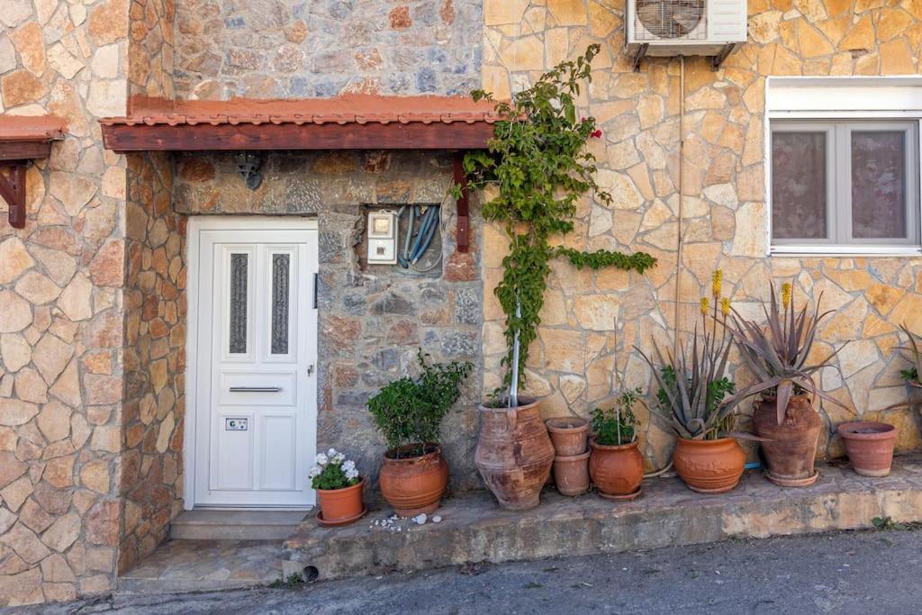 Apartamento Niko's Stone House 2 *